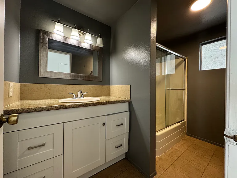 14931 Magnolia Blvd #8 — Photo 8