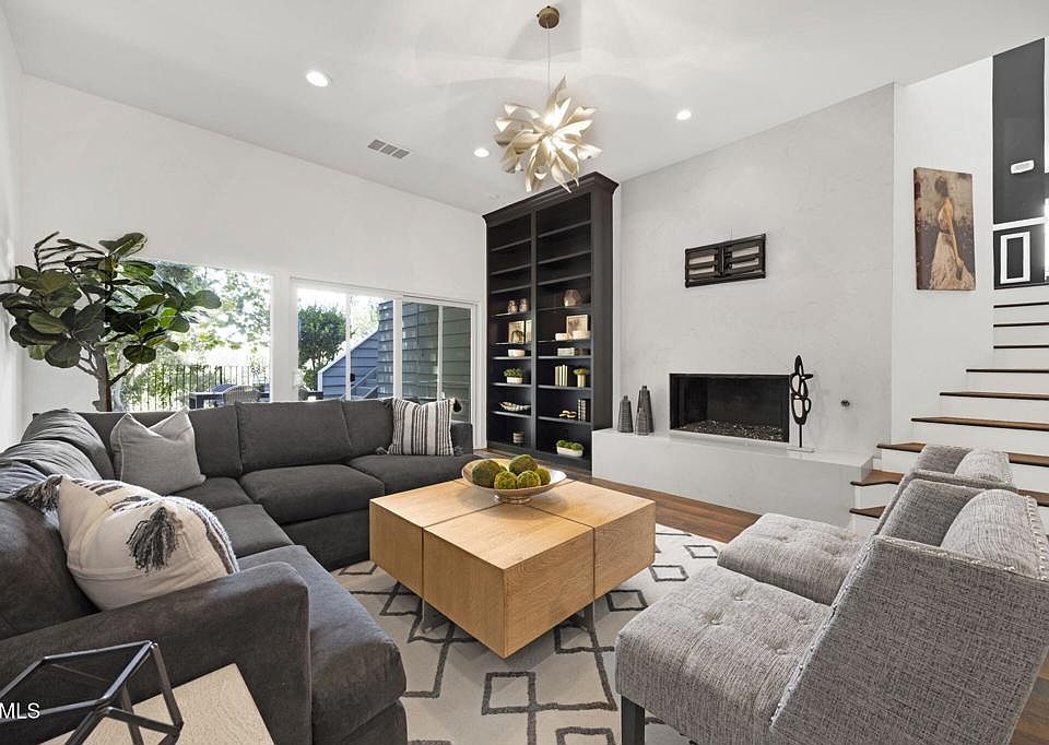 1st image of 4655 Club View Dr