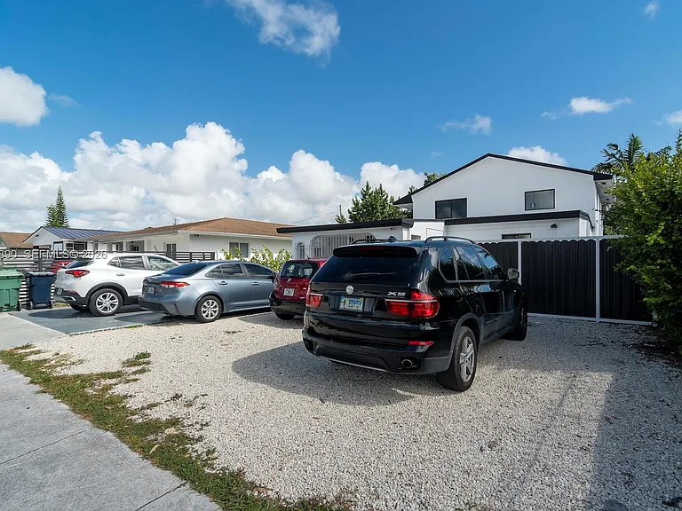 2729 SW 67th Ave — Photo 37
