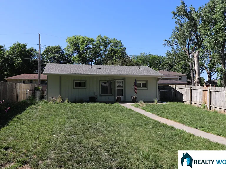 5635 Saint Paul Ave — Photo 2