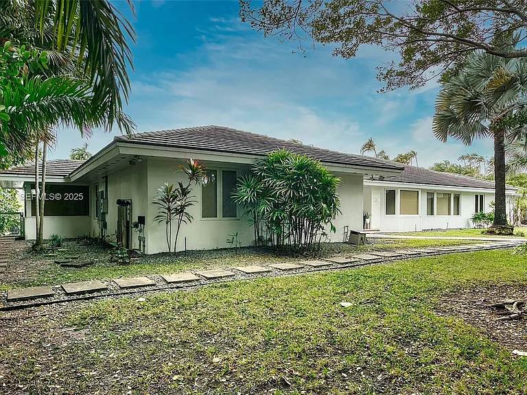 415 Rovino Ave — Photo 24