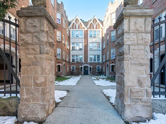 2nd image of 7418-7422 N Damen Ave #1