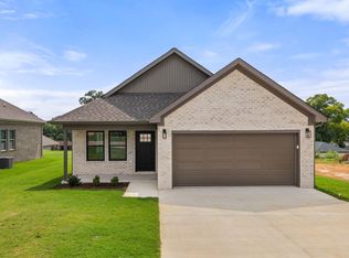 28 S Fulton St, Florence, AL 35630