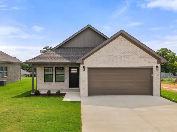 28 S Fulton St, Florence, AL 35630