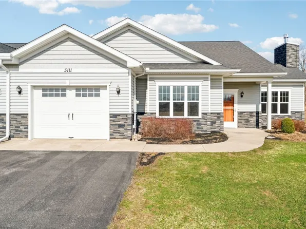 5111 Red Oak Ln, Batavia, NY 14020