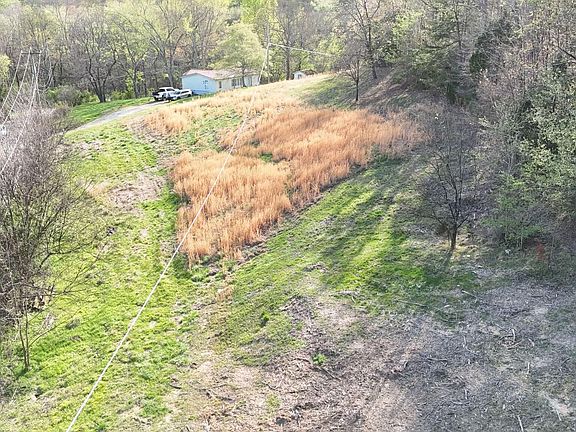 4th image of 809 Emery Rd