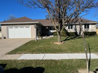 703 E Coady Dr, Minooka, IL 60447