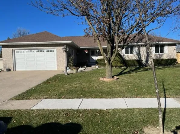 703 E Coady Dr, Minooka, IL 60447