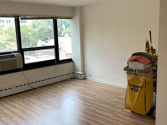 4th image of 335 W Wellington Ave #3B