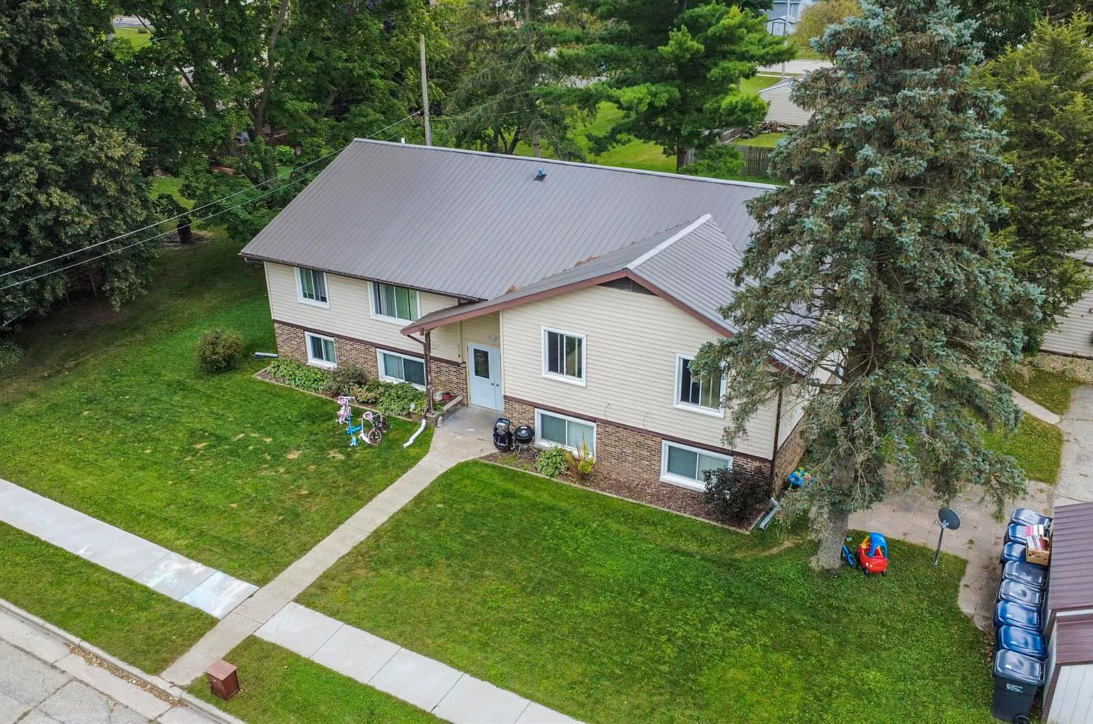 114 W Grant St, Poynette, WI 53955 — Photo 2