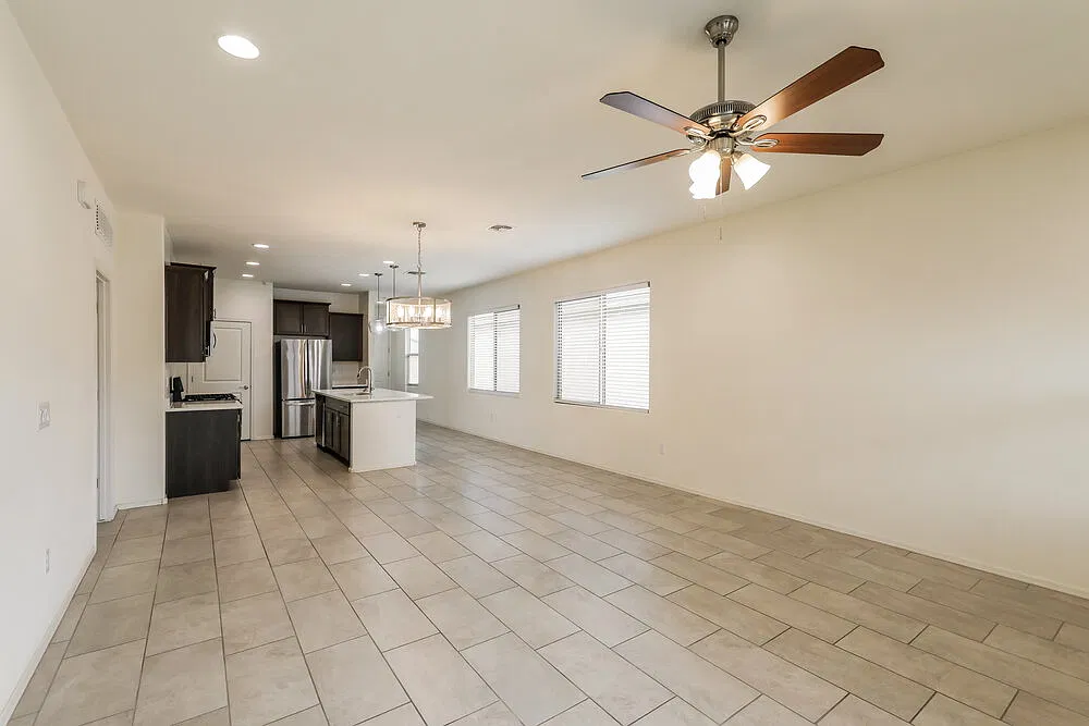 3 bed, 2.0 bath, 1602 sqft, $1,795 — Photo 4
