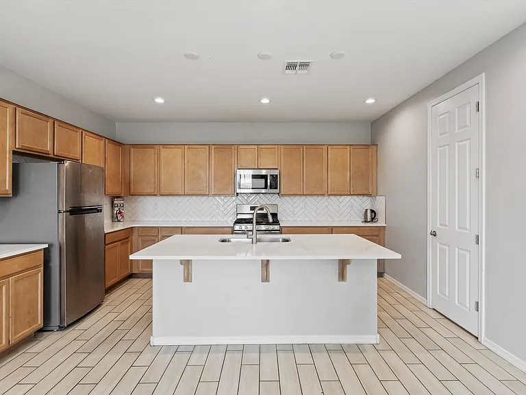 10904 W Harrison St — Photo 17