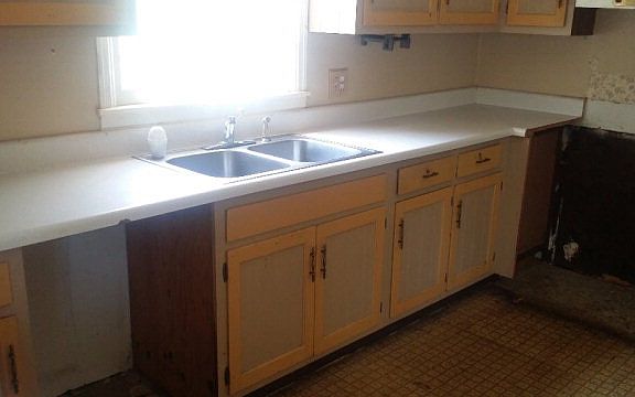 2nd image of 808 N Oakwood St