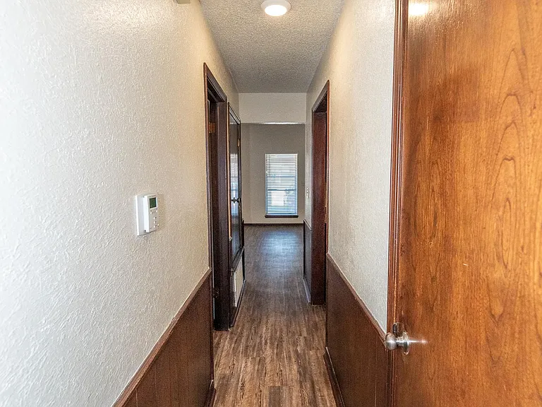 2260 Houston Ave — Photo 6