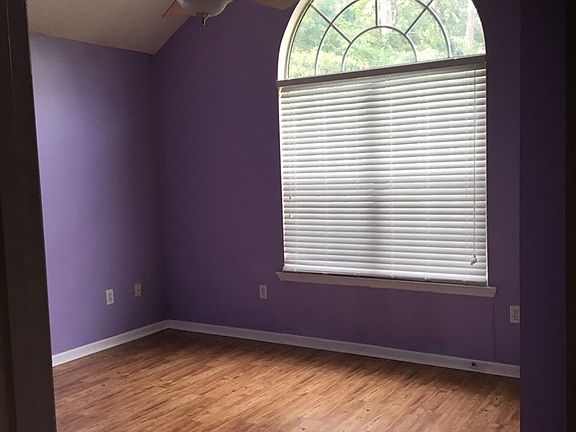 5th image of 104 Woodfield Ct