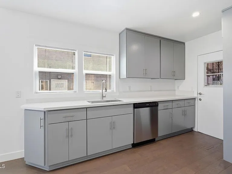 250 S Avenue 55 — Photo 15