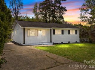 9300 Edgevale Dr, Charlotte, NC 28216