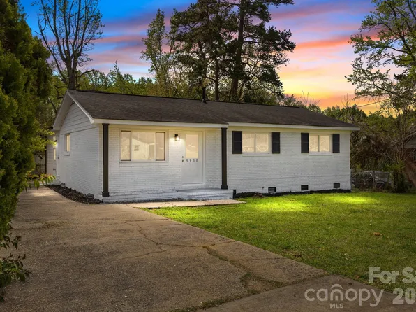 9300 Edgevale Dr, Charlotte, NC 28216