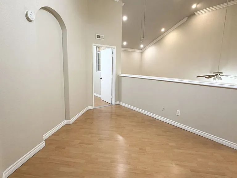 Alcantara Home Apts — Photo 83