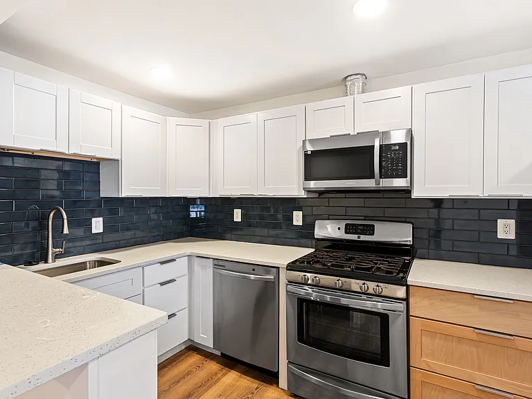 2405 S 57th St — Photo 2