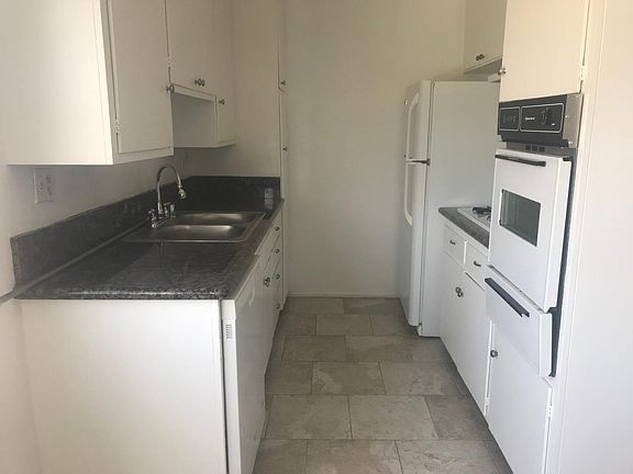 3rd image of 1308 Ocean Park Blvd APT 12
