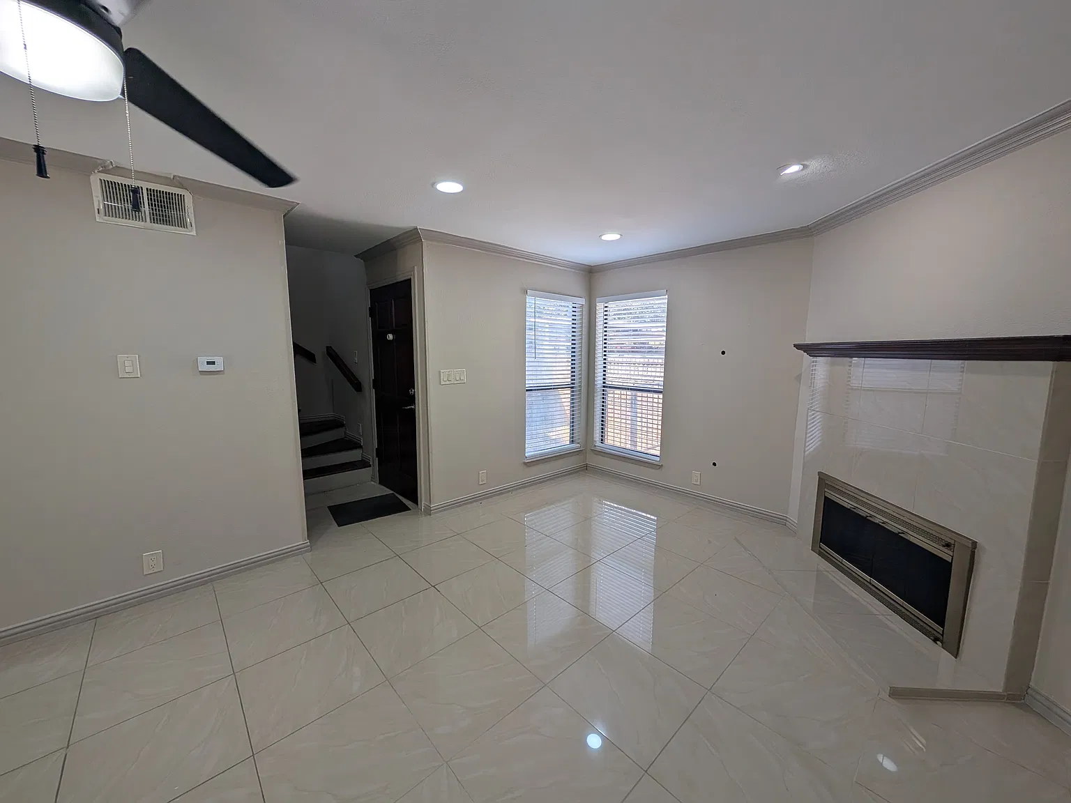 2 bed, 1031 sqft, $1,695 — Photo 2