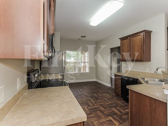 5th image of 7225 Caley St