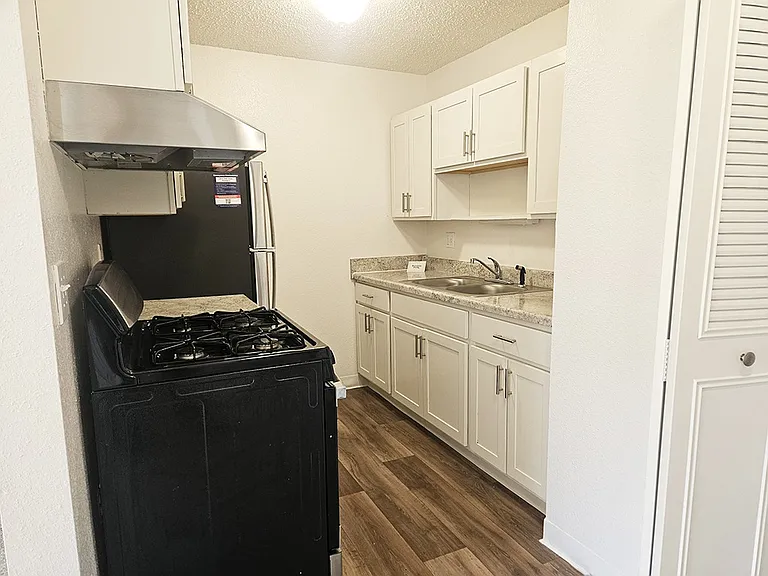 Waverly Park Apartments — Photo 3