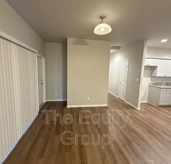 514 S Summit St #102 — Photo 4
