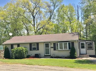 16 Crestwood Dr, Southbridge, MA 01550