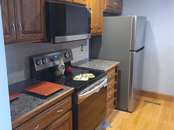 2nd image of 10933 Gillette St