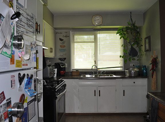 5th image of 597 W Comstock Ave