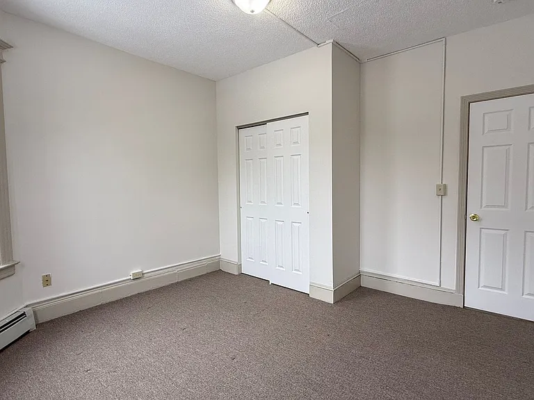 31-33 Bond St — Photo 2