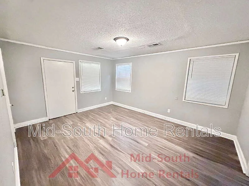 2 bed, 1.0 bath, 771 sqft, $895 — Photo 3