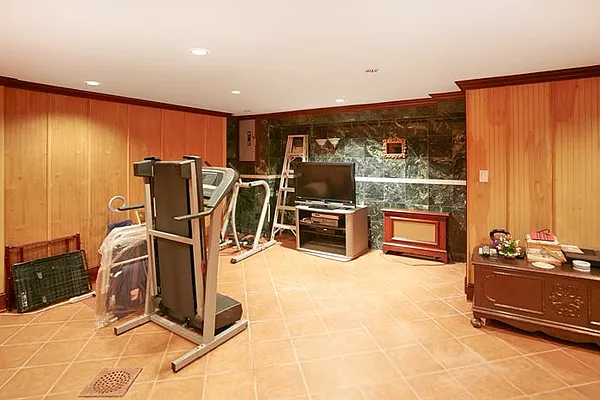 Sold by Madeleine Realty Ltd. | media 6