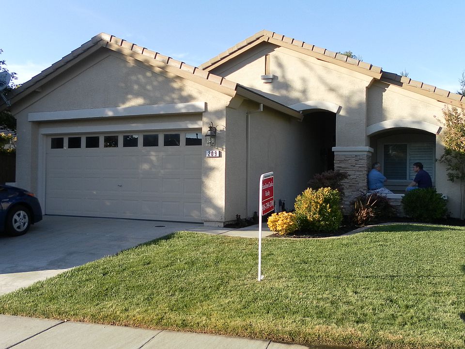 1st image of 209 Blagdon Ct