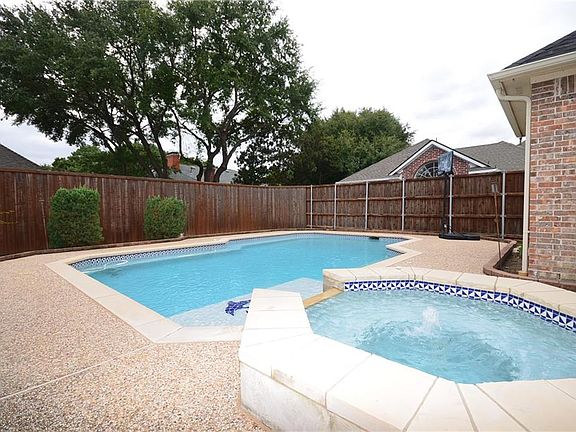 3rd image of 2301 Marblewood Dr