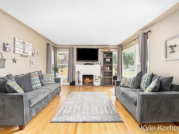 3rd image of 5097 Heyboer Ave SE