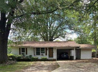 1303 Center St, Hope, AR 71801