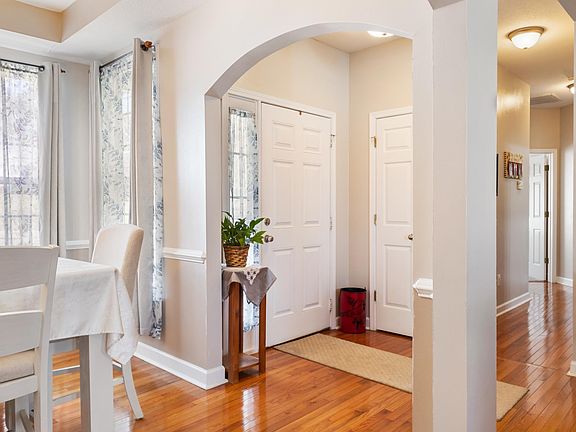 4th image of 145 Brooke Lee Cir
