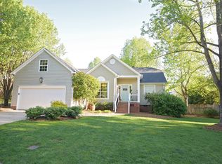 8 Summer Glen Dr, Simpsonville, SC 29681