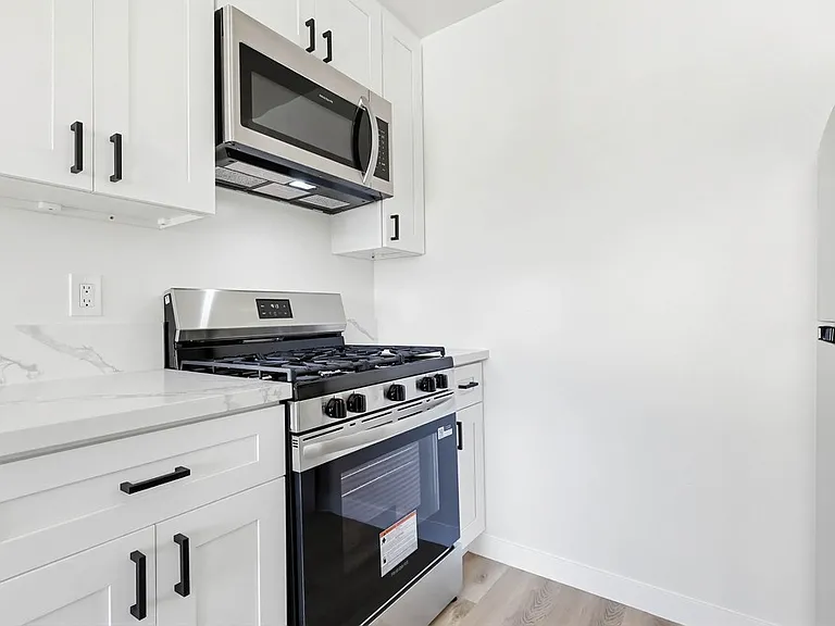 Apartment Building in Park Mesa Heights with Laundry On-Site and Parking — Photo 15