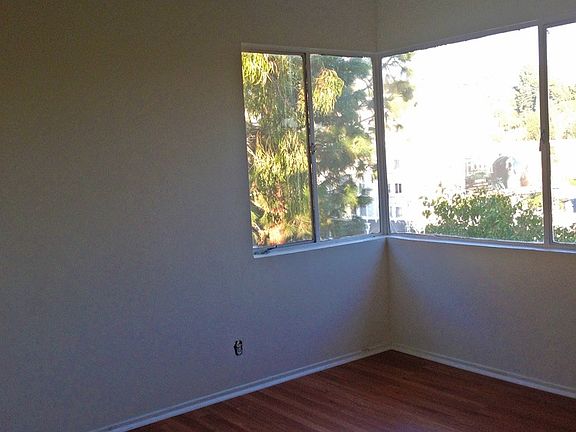 5th image of 1932 Grace Ave APT 12
