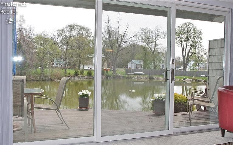 1st image of 111 Lakeshore Dr