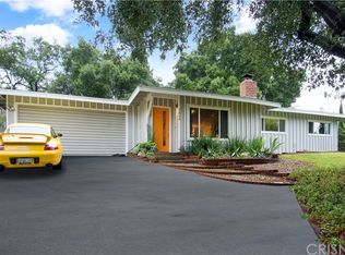 1060 Hollygrove Ln, Altadena, CA 91001
