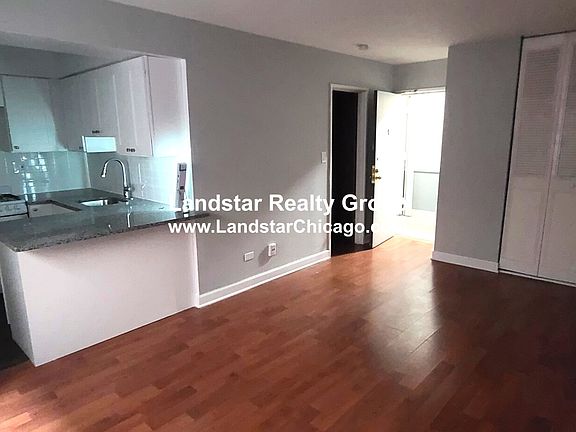 3rd image of 2828 N Cambridge Ave #215