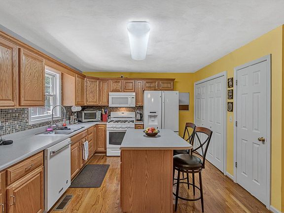 4th image of 7925 Sequoia Dr