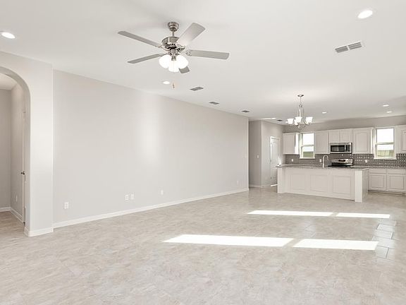 4th image of 410 S Viento Dorado St