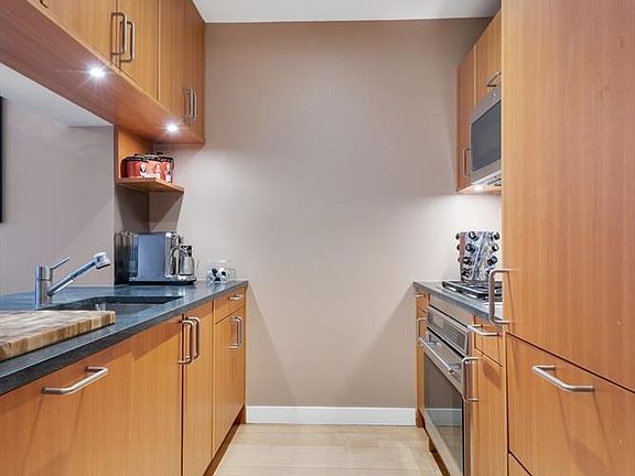 5th image of 450 E 83rd St APT 3C