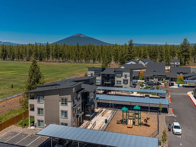 McKenzie Meadows Apartments — Photo 3